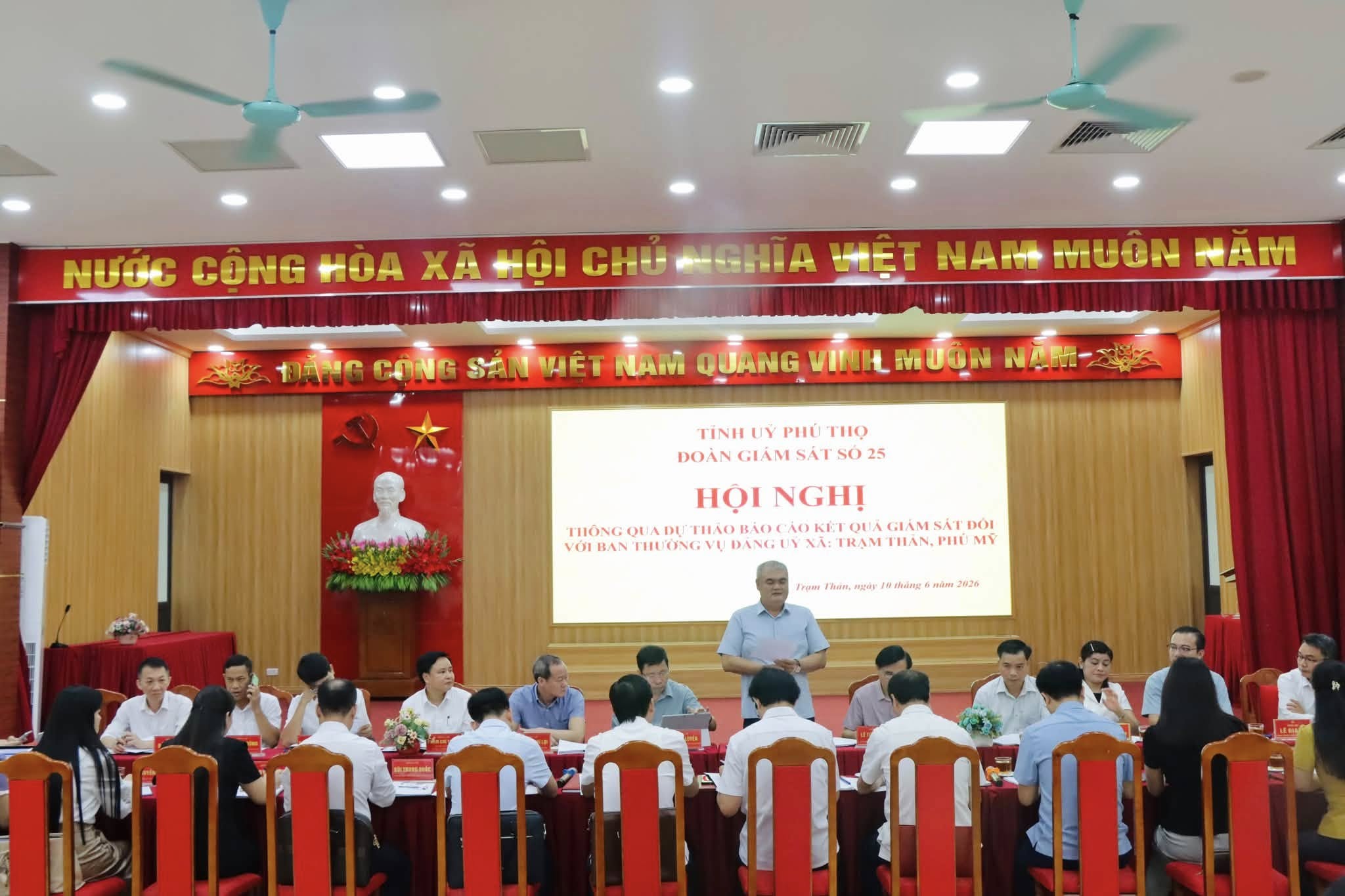 Hội nghị thông qua dự thảo báo cáo kết quả giám sát đối với Ban thường Đảng ủy xã Trạm Thản và Phú Mỹ.