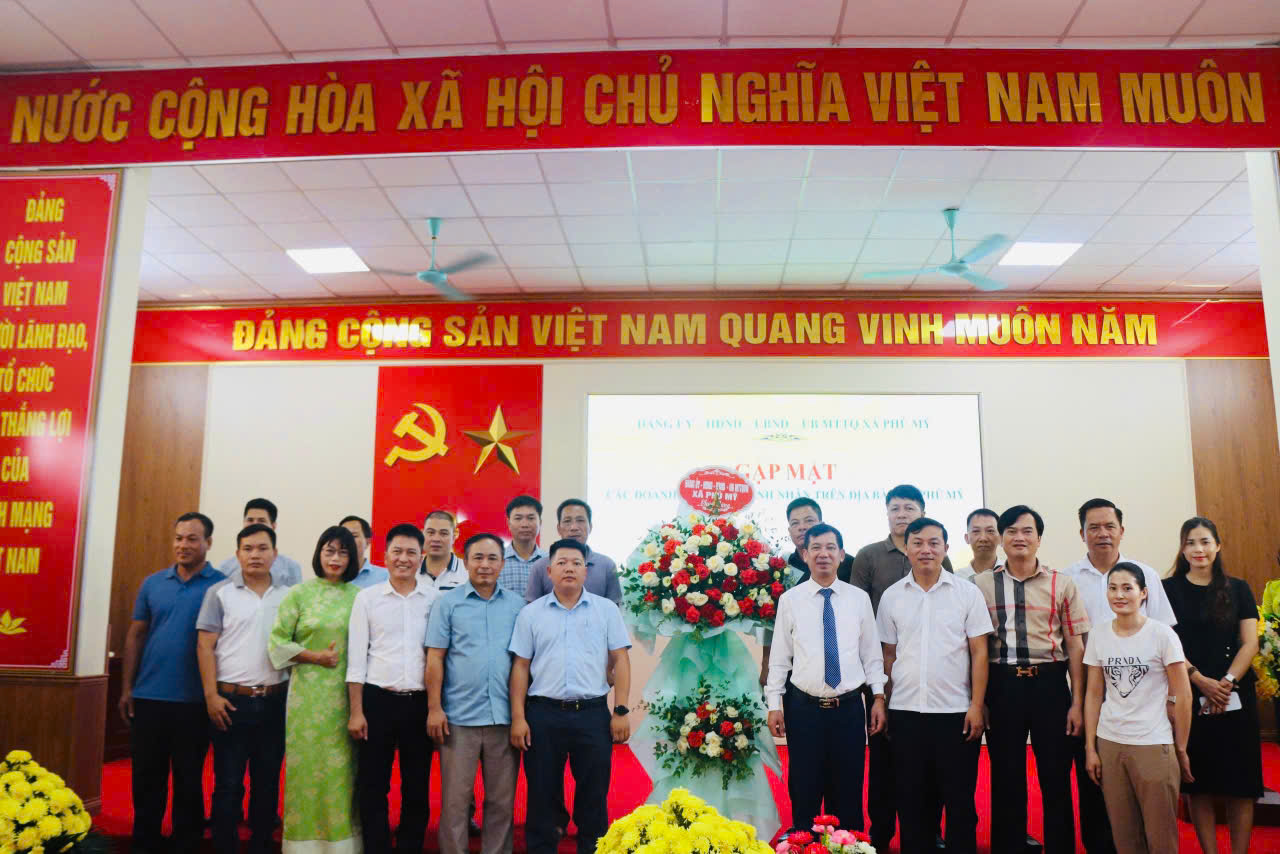 Xã Phú Mỹ tổ chức gặp mặt kỷ niệm 21 năm ngày Doanh nhân Việt Nam (13/10/2004-13/10/2025)
