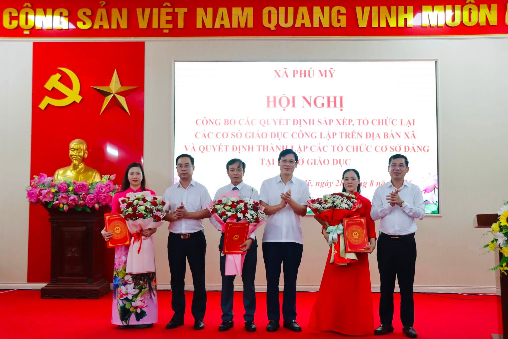  Phú Mỹ tổ chức Hội nghị công bố các quyết định về sắp xếp, tổ chức lại các cơ sở giáo dục, thành lập tổ chức đảng và công tác cán bộ.