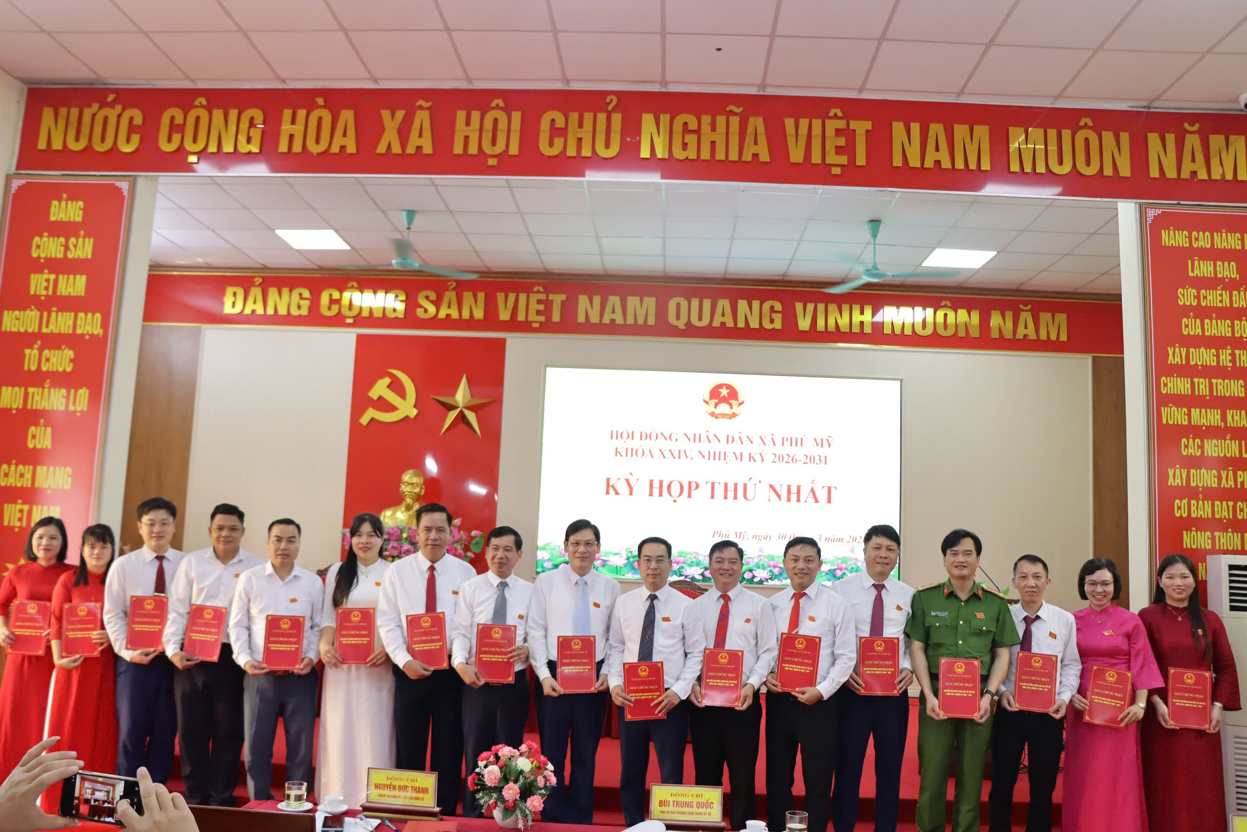 Kỳ họp thứ Nhất Hội đồng Nhân dân xã Phú Mỹ, khóa XXIV: Kiện toàn các chức danh chủ chốt của Hội đồng nhân dân, Ủy ban nhân dân xã