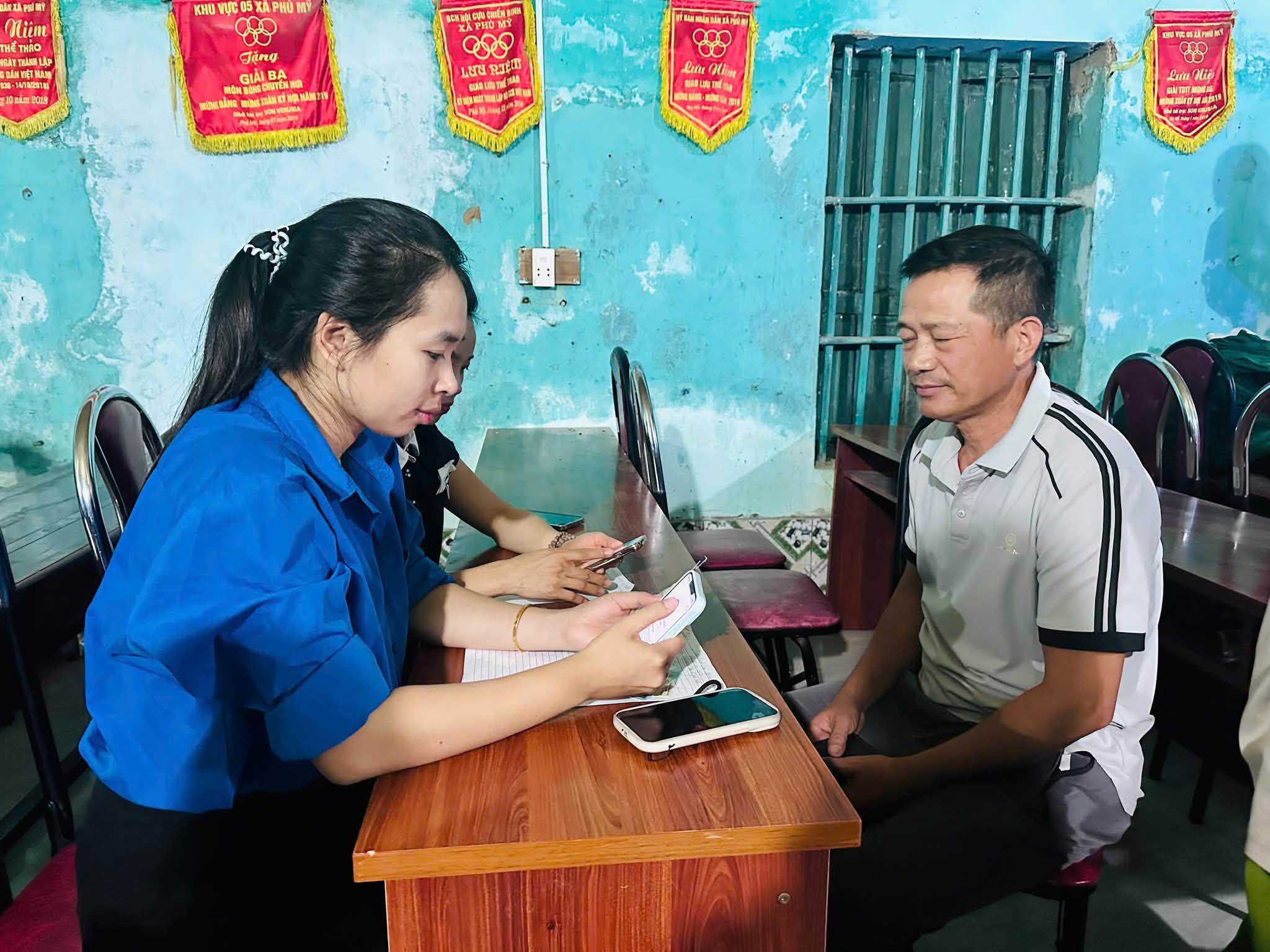 XÃ PHÚ MỸ TĂNG CƯỜNG TUYÊN TRUYỀN LƯU ĐỘNG, ĐẨY MẠNH PHONG TRÀO “BÌNH DÂN HỌC VỤ SỐ” TẠI CÁC THÔN 