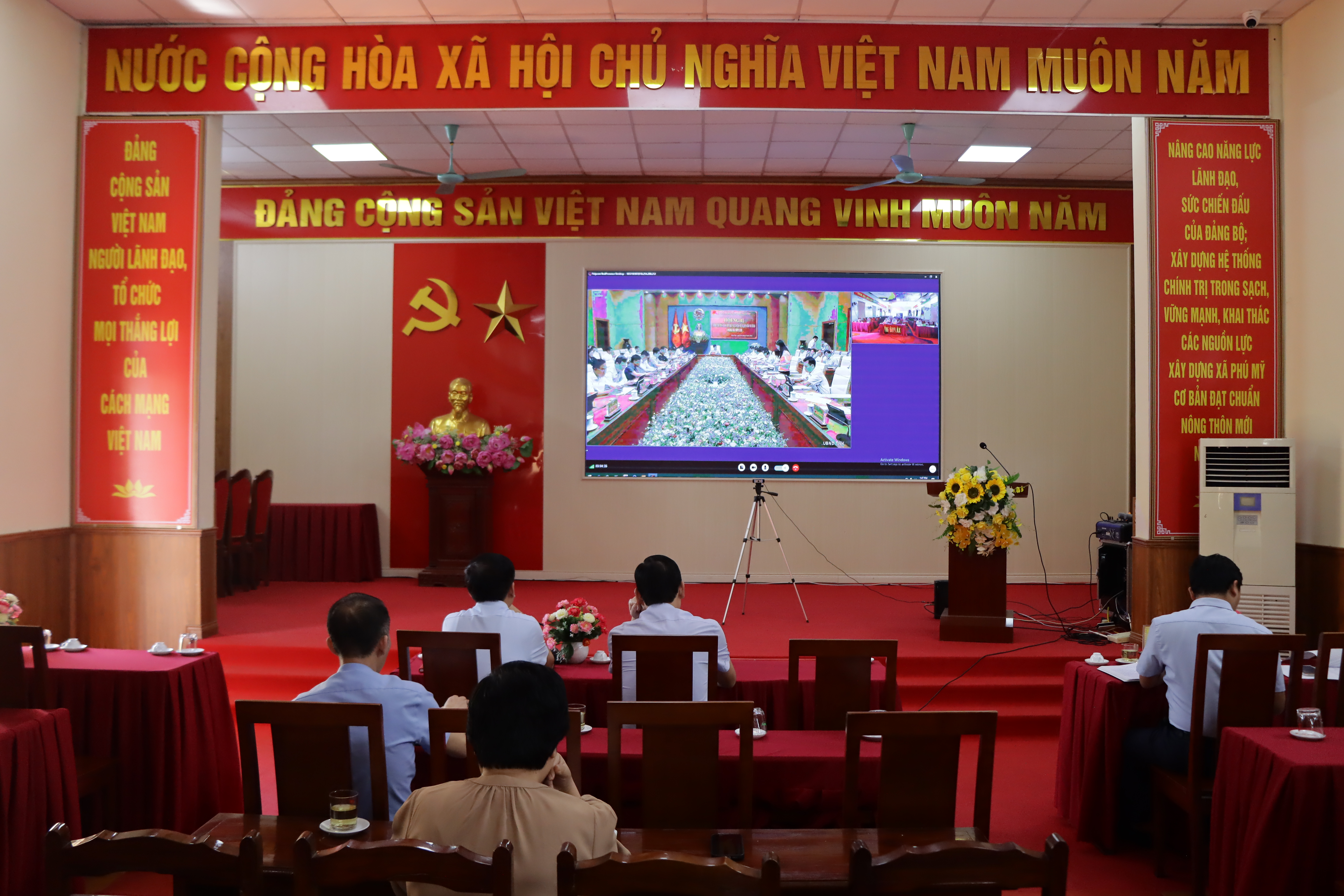 Xã Phú Mỹ tham dự Hội nghị: Nghe các Sở, Ban, Ngành, Địa phương báo cáo một số nội dung liên quan đến công tác triển khai dự án đầu tư công trên địa bàn tỉnh.