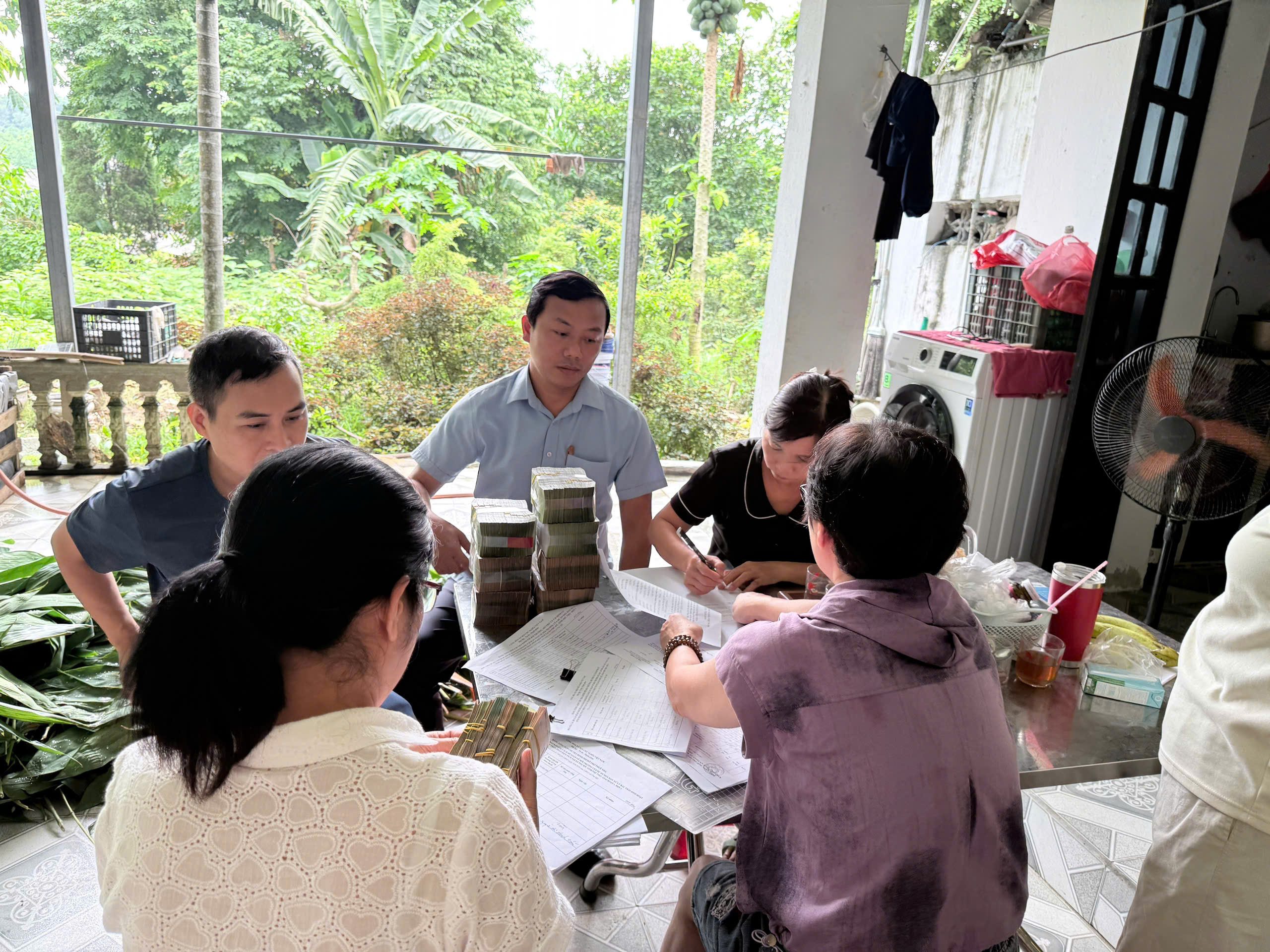 Xã Phú Mỹ thực hiện công tác chi trả kinh phí, bồi thường, hỗ trợ và tái định cư đối với các hộ thuộc phạm vi đảm bảo khoảng cách an toàn về môi trường của Dự án Nhà máy xử lý rác thải sinh hoạt phát điện tại xã Trạm Thản, Phần diện tích tại xã Phú Mỹ
