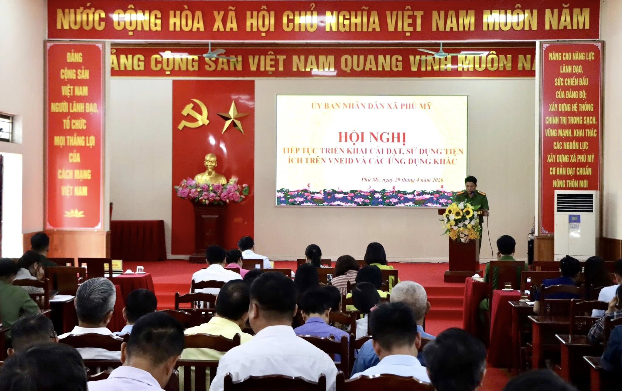 UBND xã Phú Mỹ tổ chức hội nghị tiếp tục triển khai cài đặt và sử dụng sổ sức khỏe điện tử và các ứng dụng khác trên Vneid.